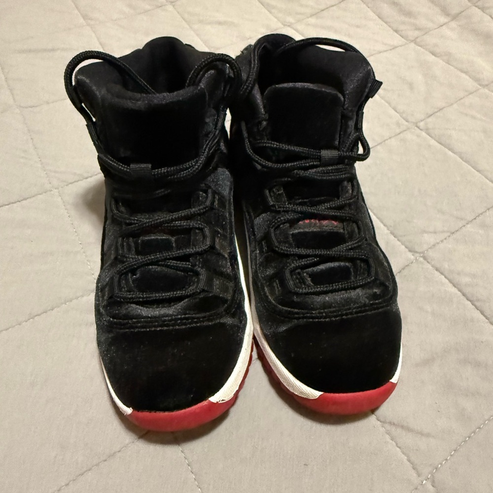 Jordan 11 Retro Bred Velvet Size 3Y